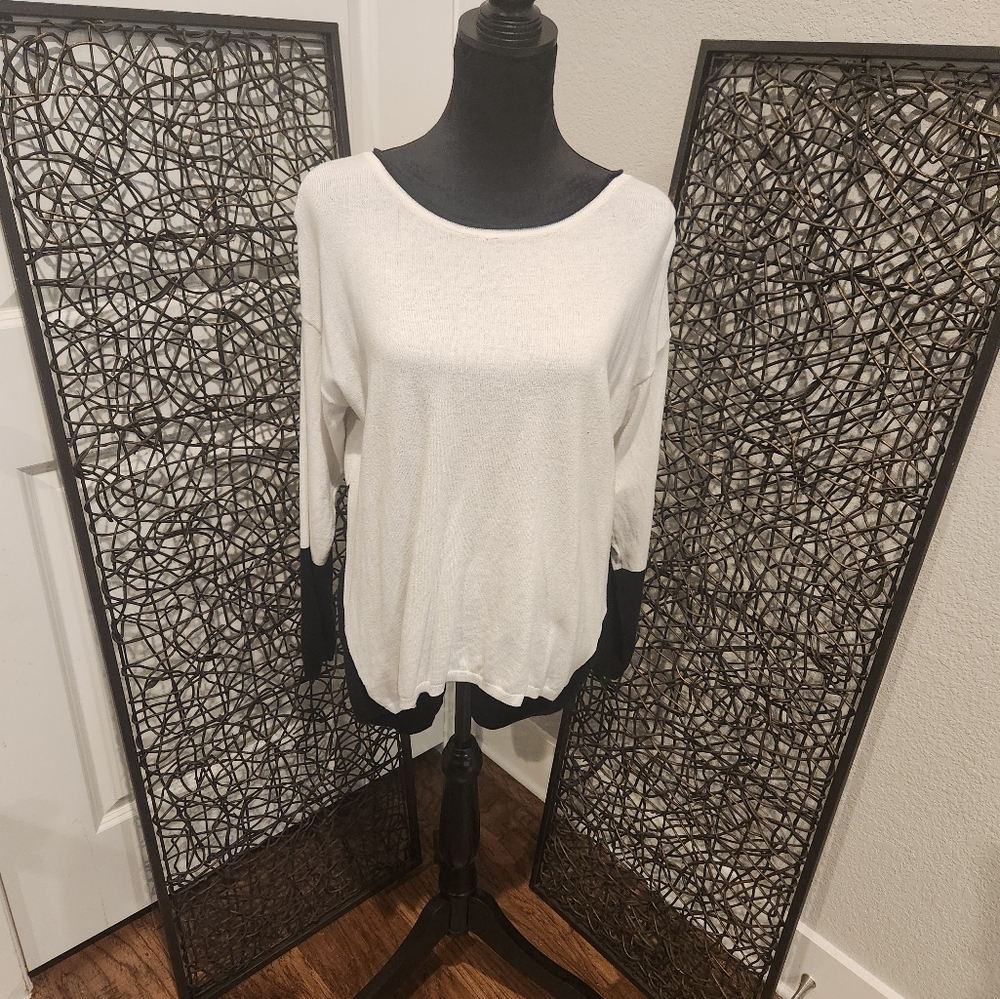 White/Black Knit Blouse
